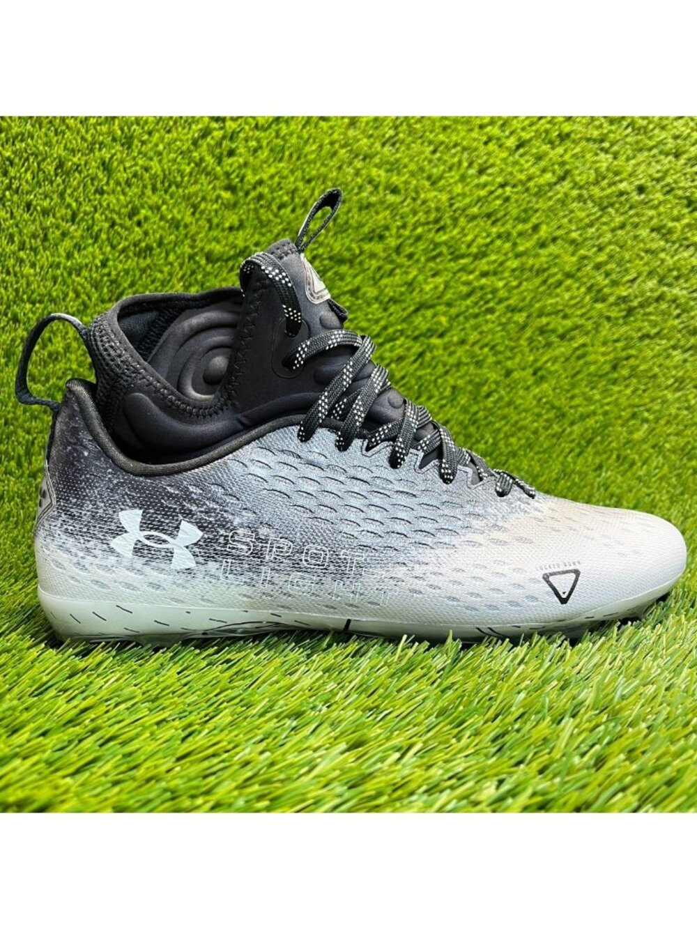 Under Armour Spotlight Lux MC 2.0 Mens Size 10 White Black Football Cleats - Picture 1 of 10